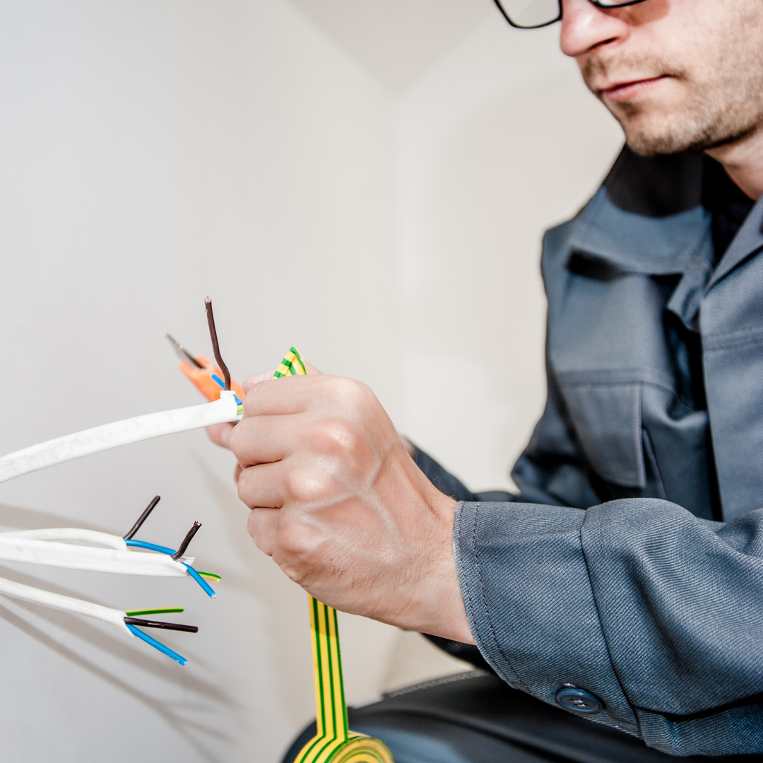 electrician cutting wires